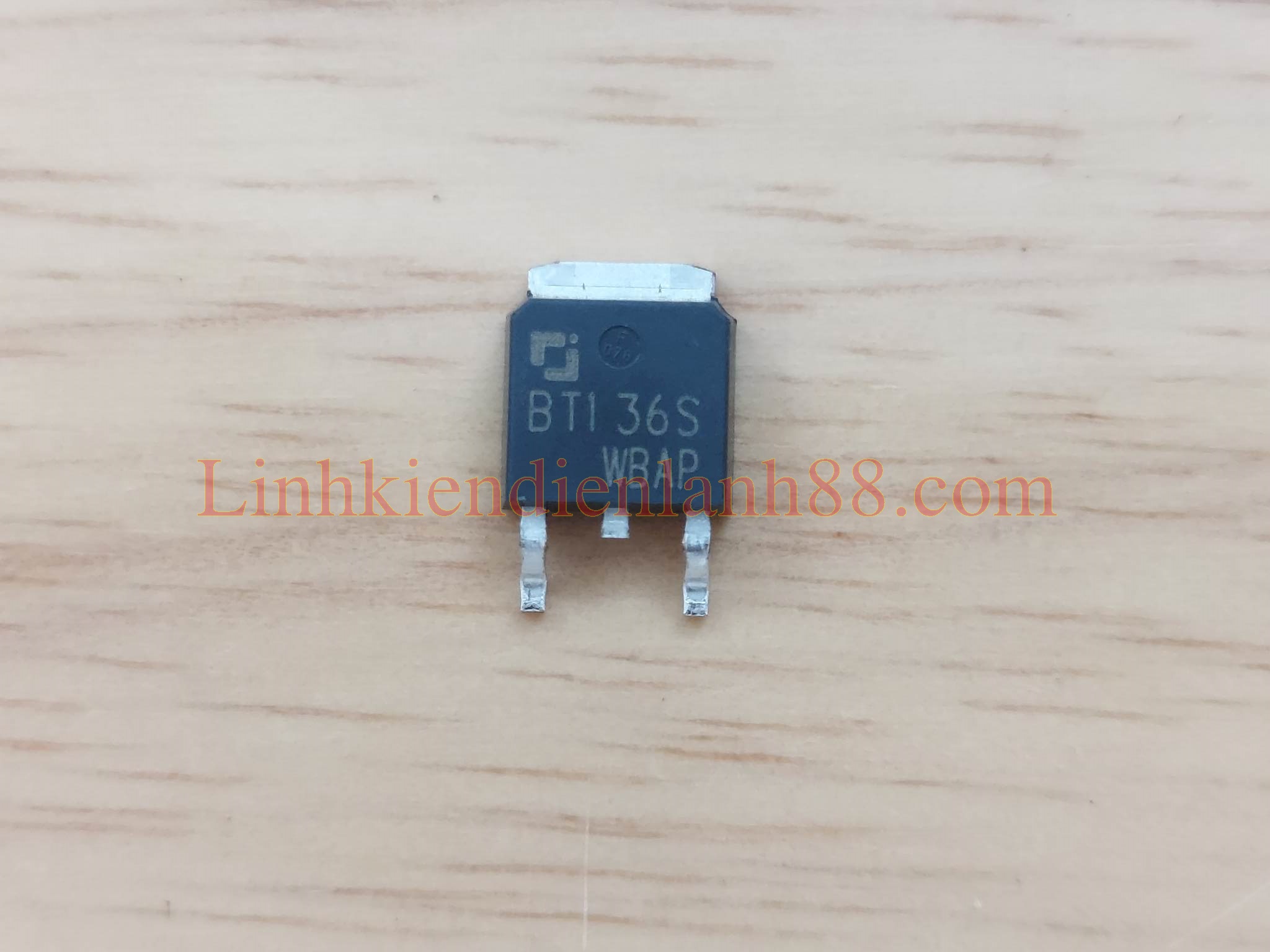 Triac dán bt136s bt136 mới 100%