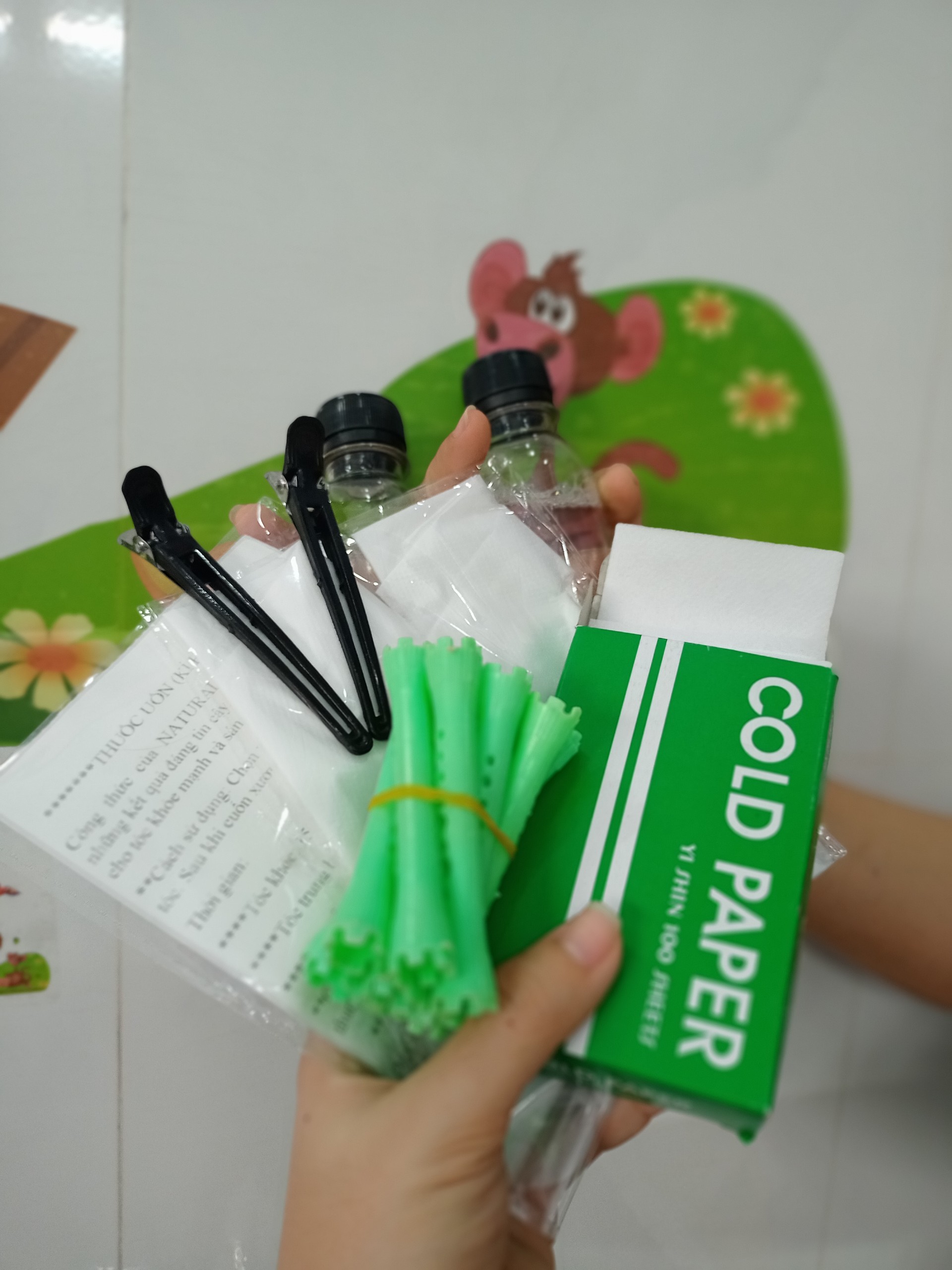 [HCM]Uốn tóc gồm dung dịch uốn, kẹp vịt,giấy UL, trục uốn số 2, HDSD