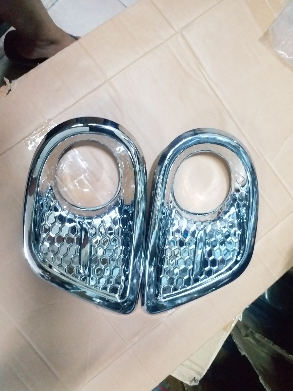 Bộ ốp viền đèn gầm xe Fortuner 2009-2011