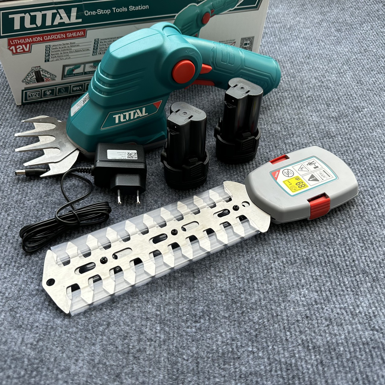 Máy cắt tỉa cỏ dùng pin 12V Total TSTLI1201