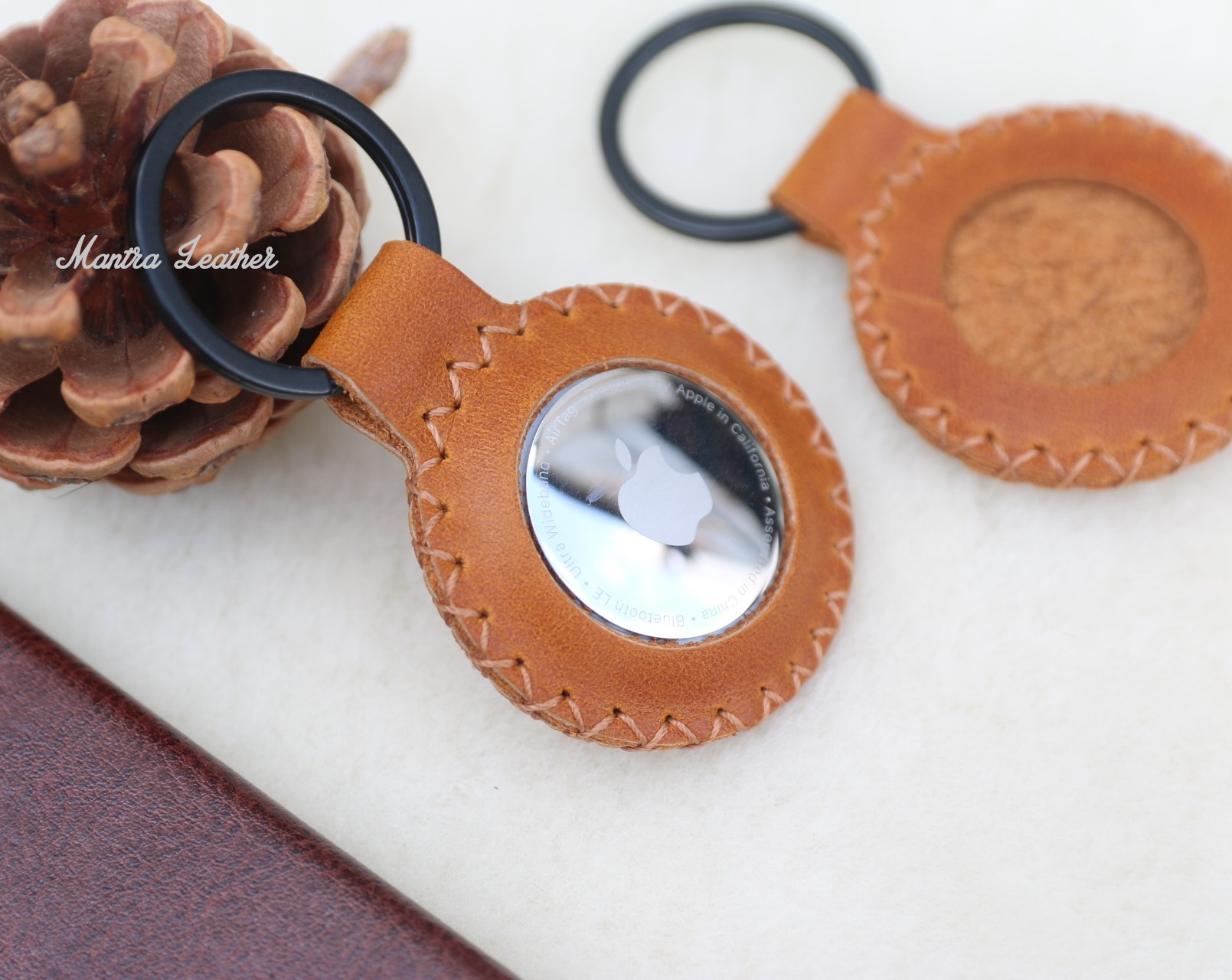 Bao da móc khoá dành cho thẻ AirTag làm thủ công (Handmade)