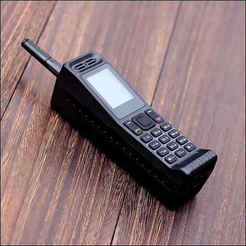 Điện thoại 4 sim 4 sóng loa to pin trâu Telephone W2
