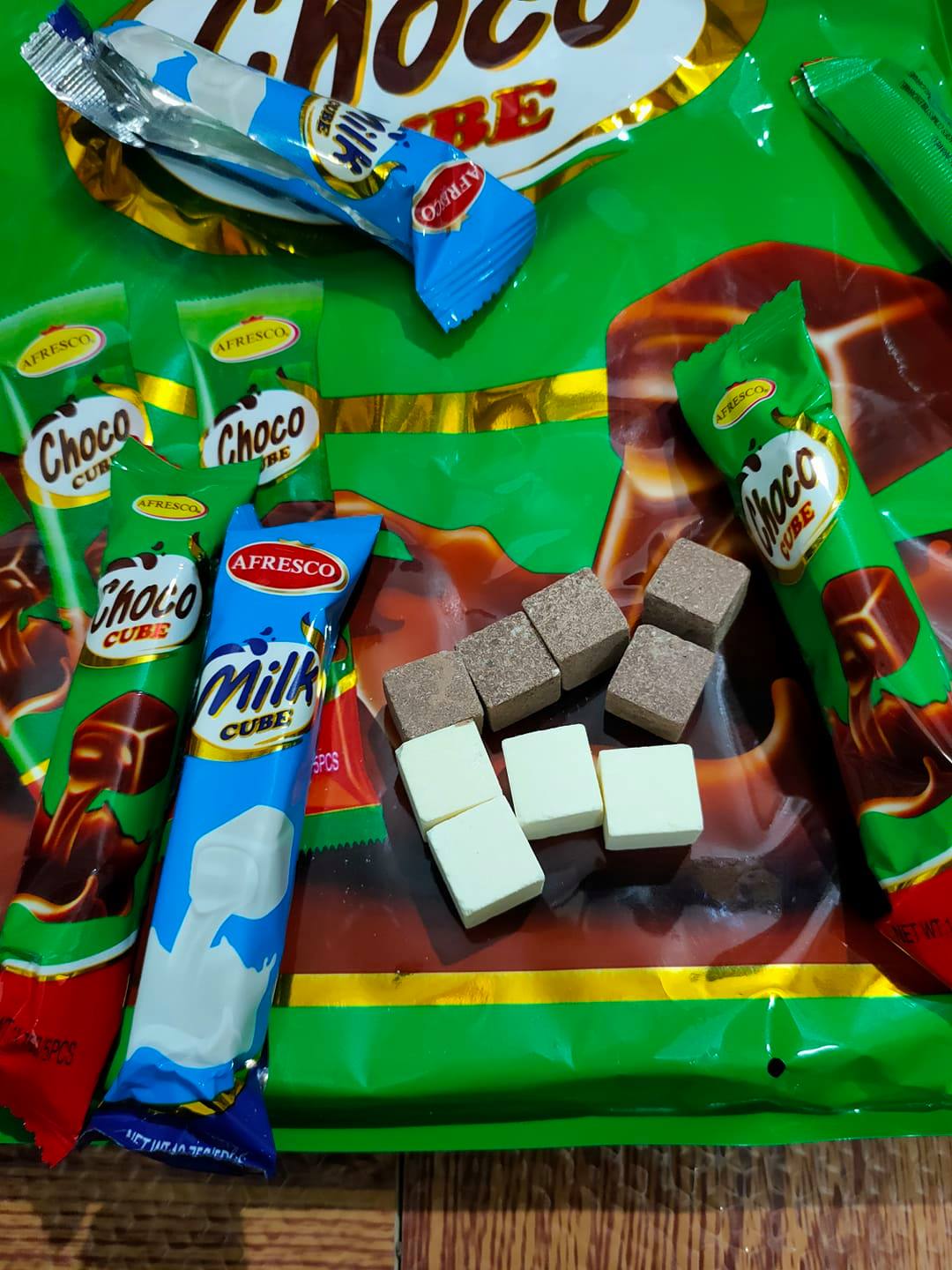[ Sẵn hàng ] Combo 30 gói ( 13,7gr/gói - khoảng 150 viên ) Kẹo viên sữa chua MILK / CHOCO CUBE siêu ngon