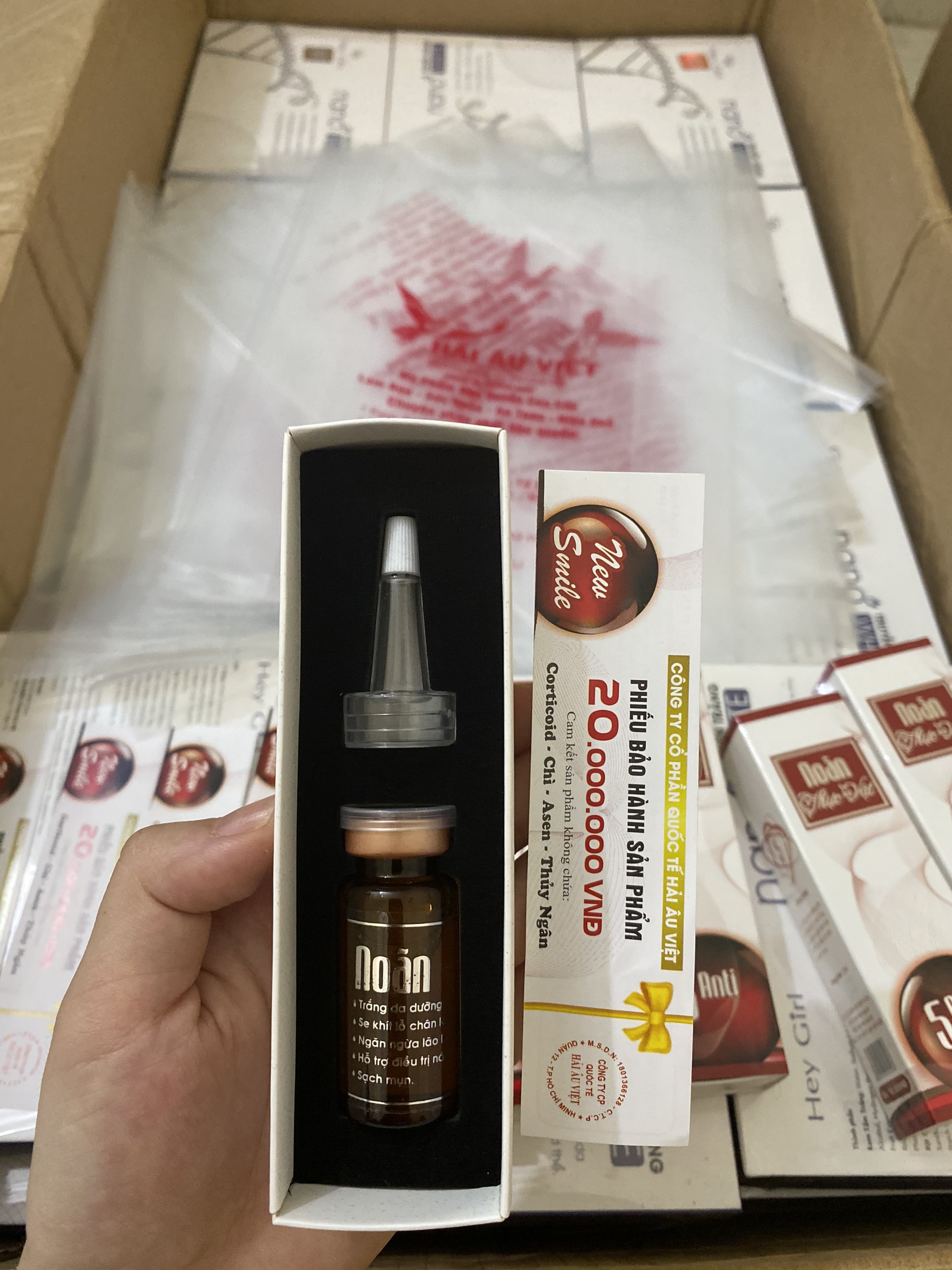 serum dưỡng trắng da căng bóng