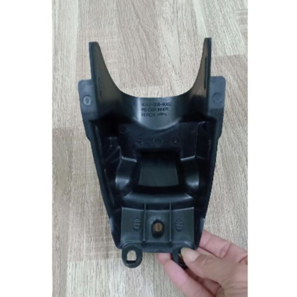 Nhựa lót đuôi trong xe Dream