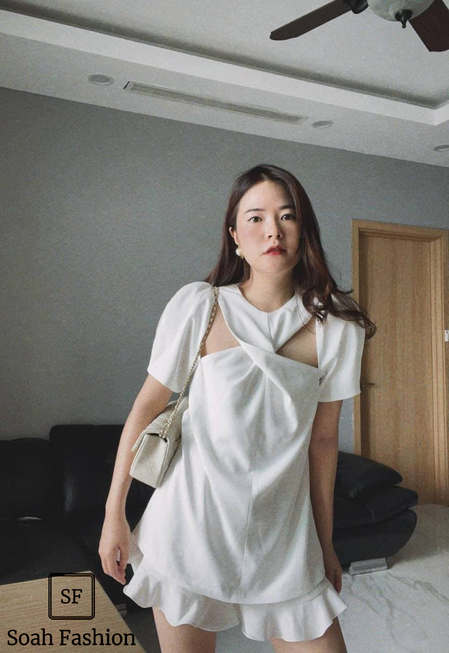Áo Phom Suông Xoắn Cổ Cut Out