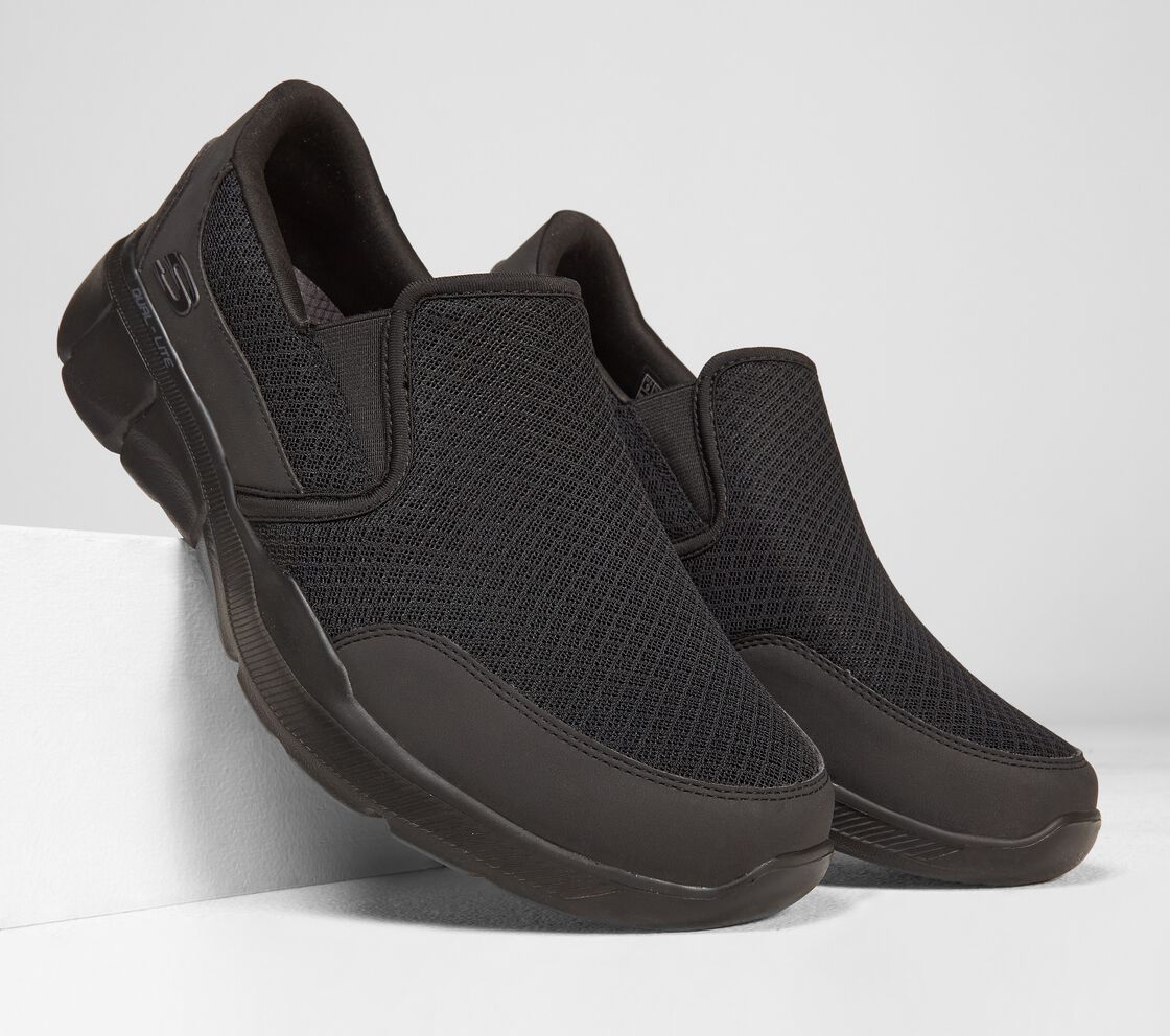 Giày sneaker nam Sketcher.