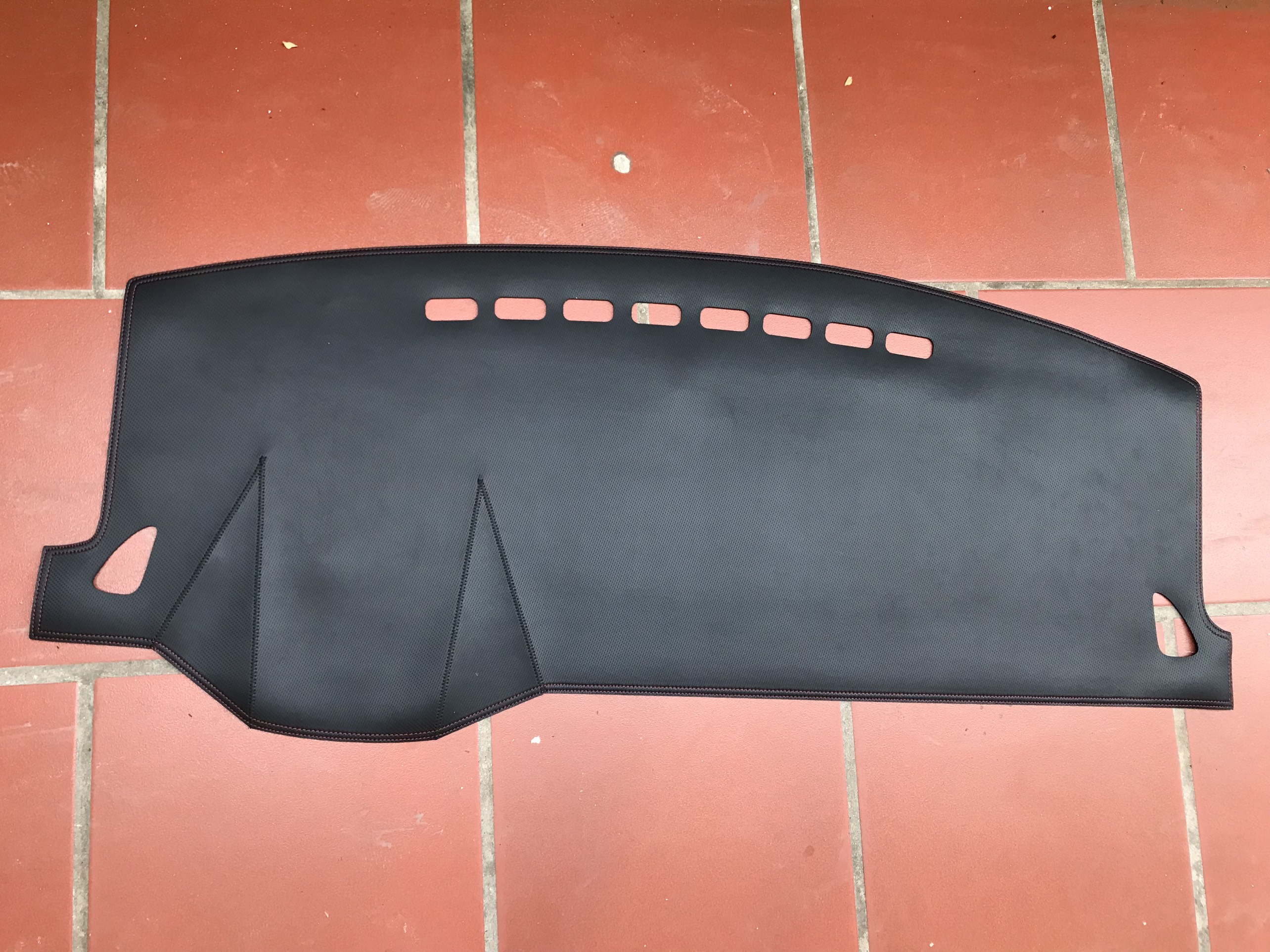 Thảm taplo da vân carbon cao cấp Mitsubishi Xpander 2018 - 2021; 2022-2023