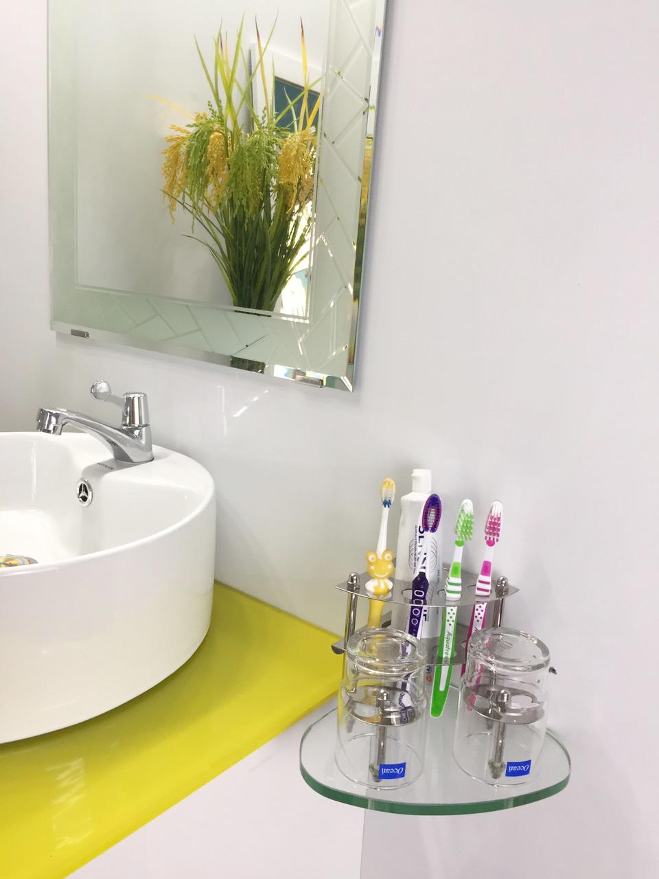 Kệ Bàn Chải Kèm 2 Ly Kibath
