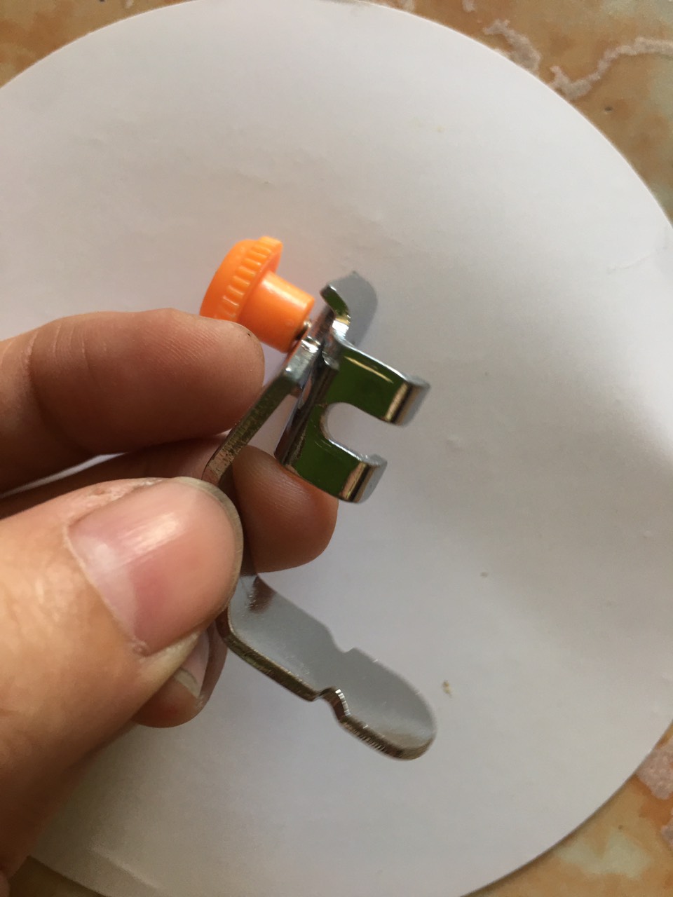 Chân vịt tra khóa cam 2 bên máy may gia đình