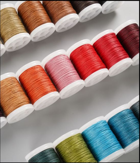 [HÀNG CÓ SẴN]1 cuộn chỉ sáp tròn polyester cỡ 0.4mm/ 0.5mm