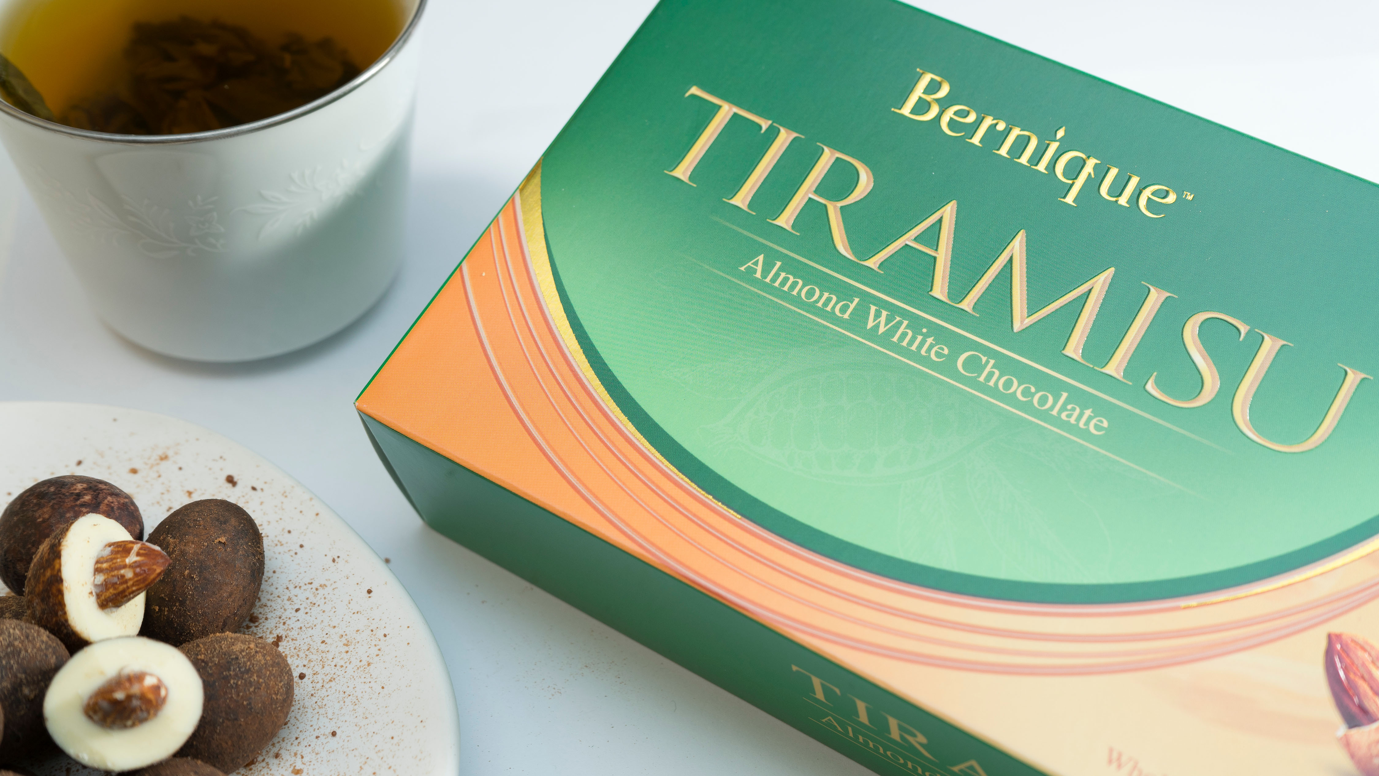 CHOCOLATE TRẮNG TIRAMISU HẠNH NHÂN BERNIQUE