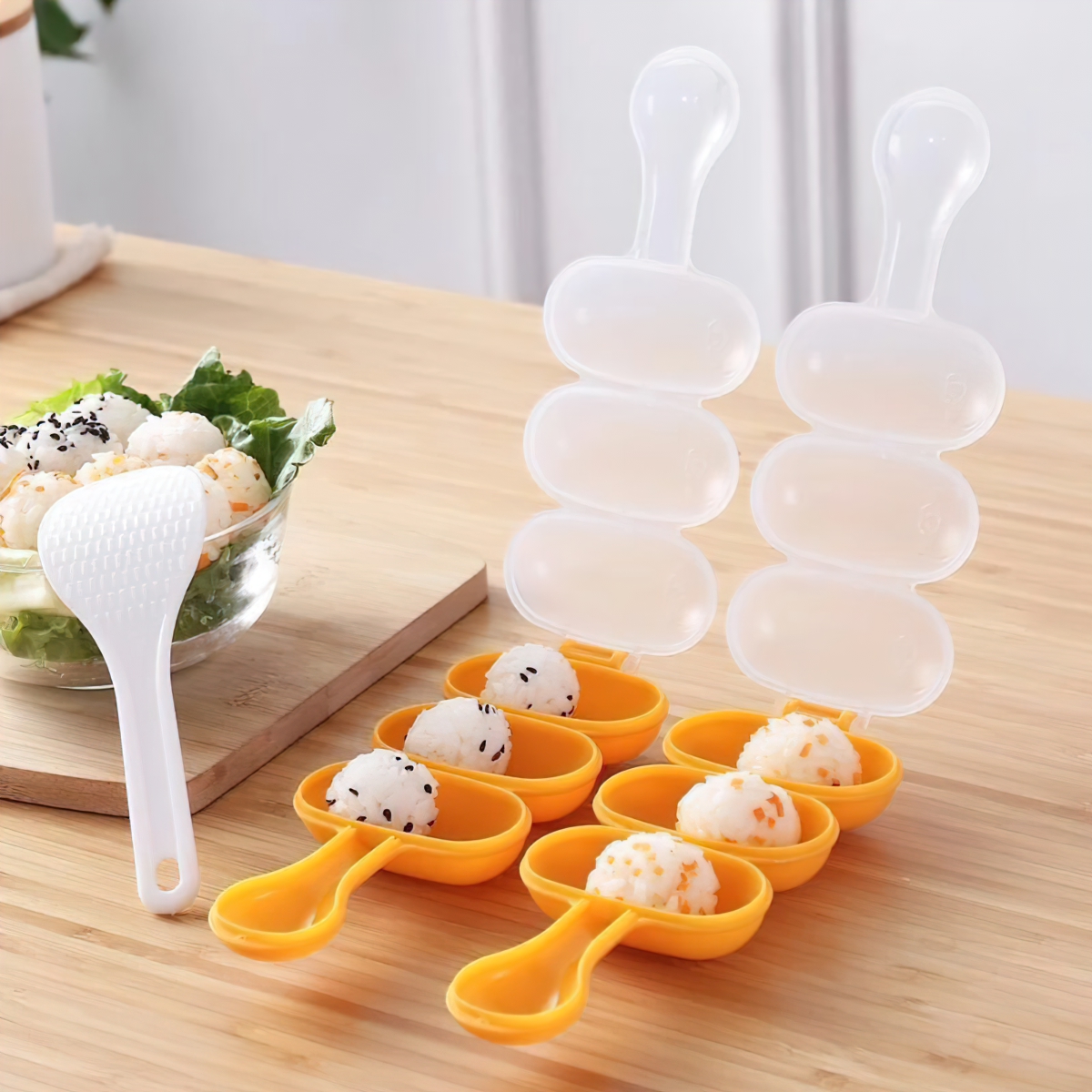 Rice shake set with rice balls filled with spoons