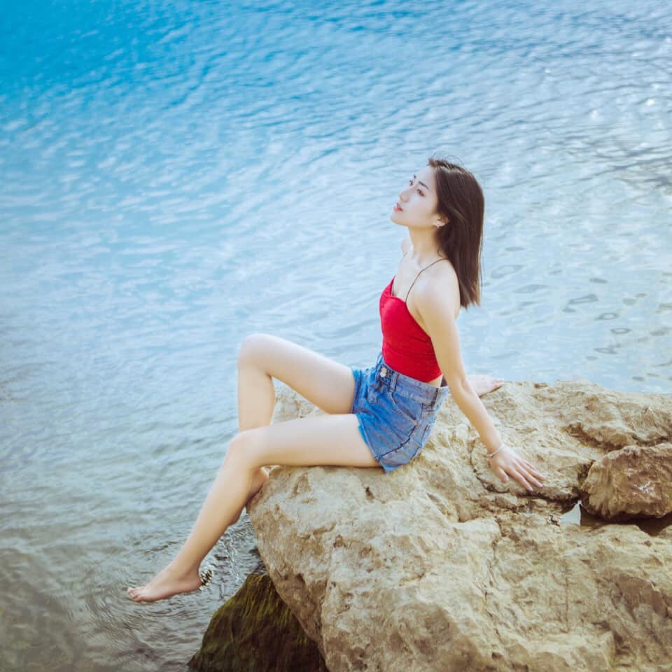 áo croptop đan dây lưng sexy có mút ngực