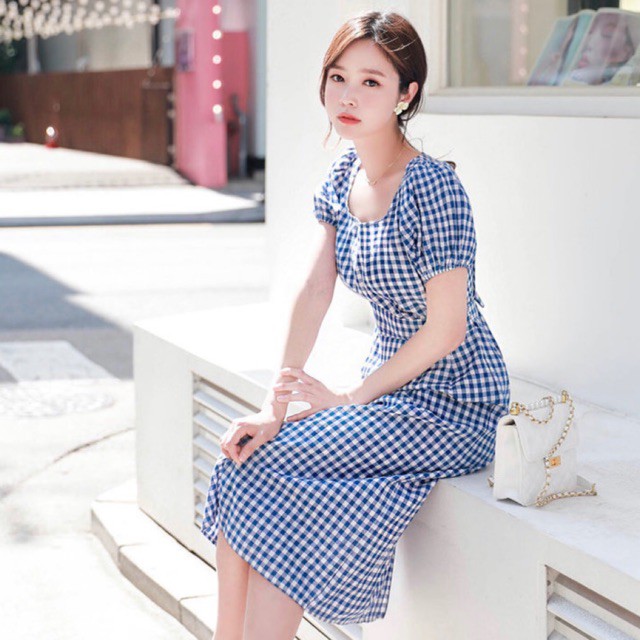 Đầm caro xanh cổ vuông