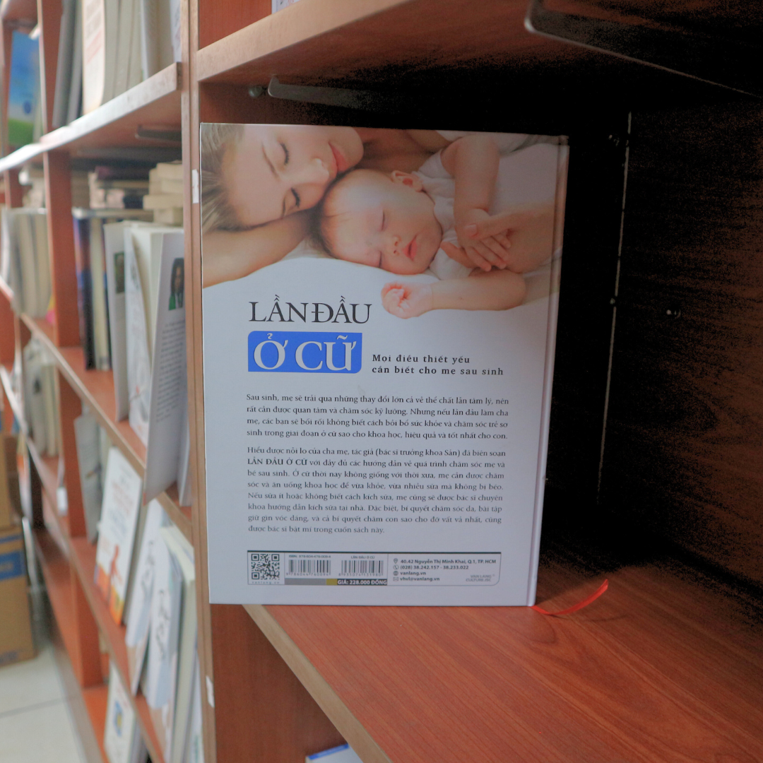 Sách - Lần Đầu Ở Cữ-Vanlangbooks