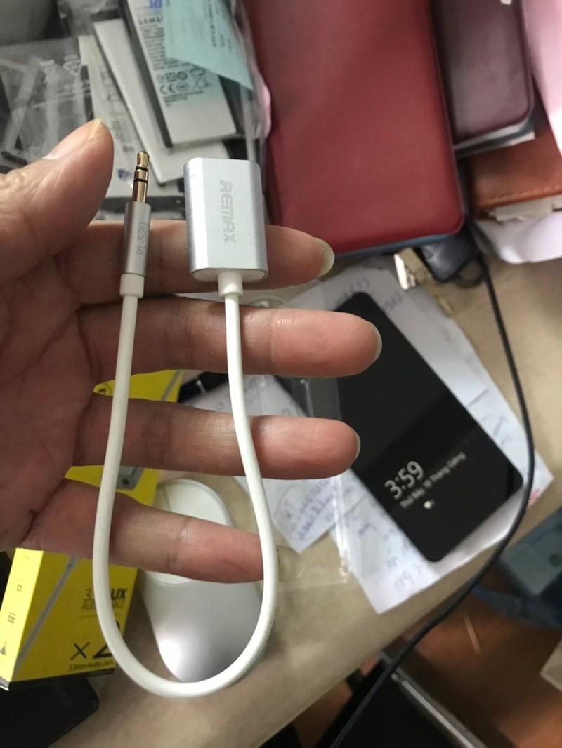 Dây cáp âm thanh AUX 1 ra 2 Audio 3.5 Remax