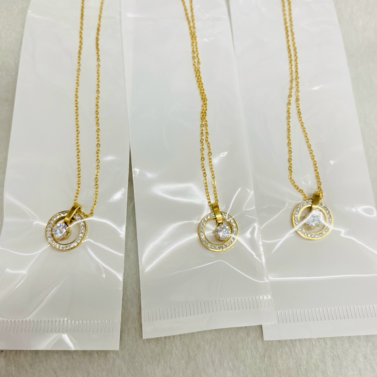 DÂY CHUYỀN TITAN ĐÍNH XOÀN ĐÁ TRẮNG & VÀNG