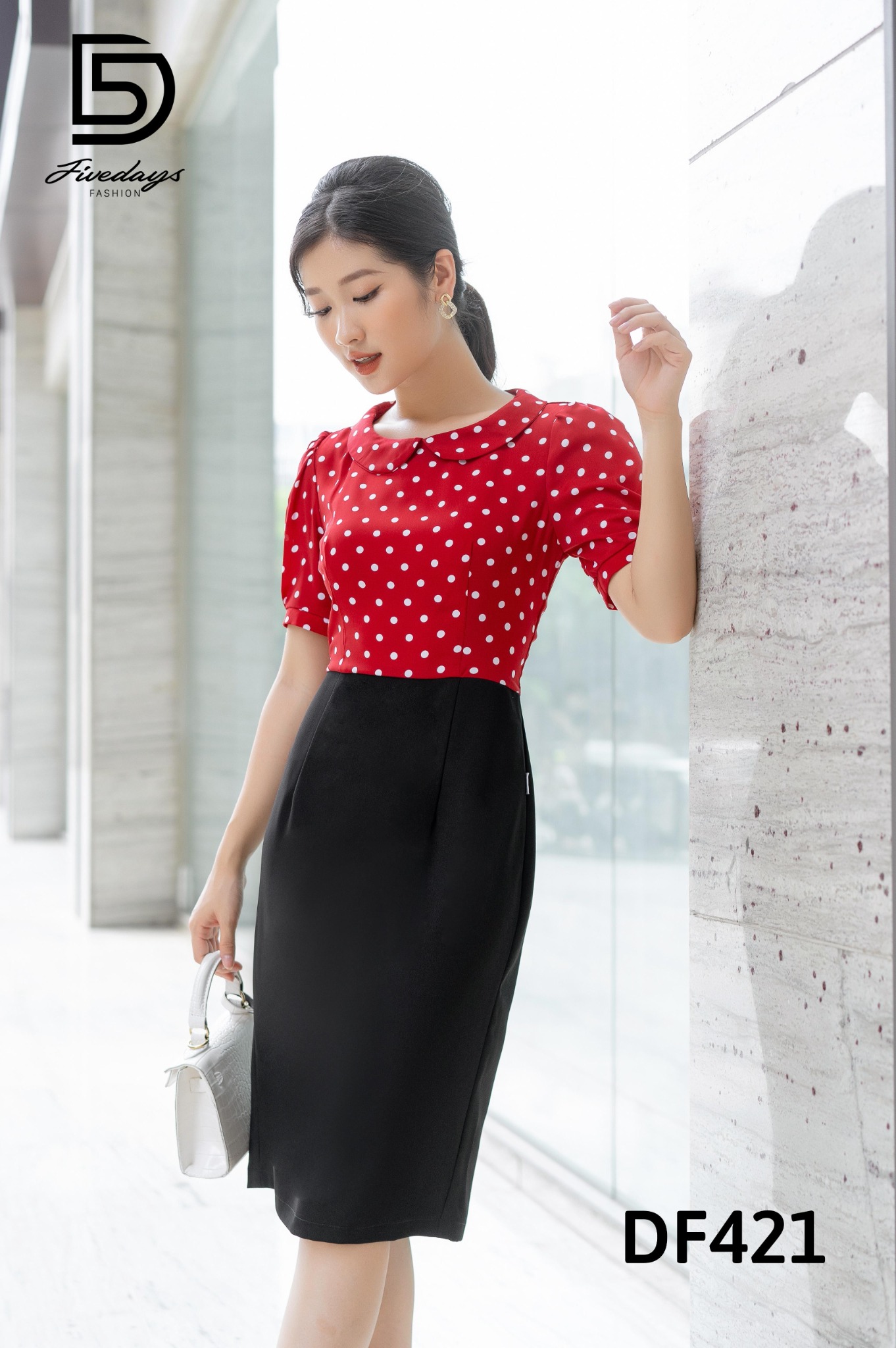 Fivedays - Đầm ôm phối bi cổ sen
