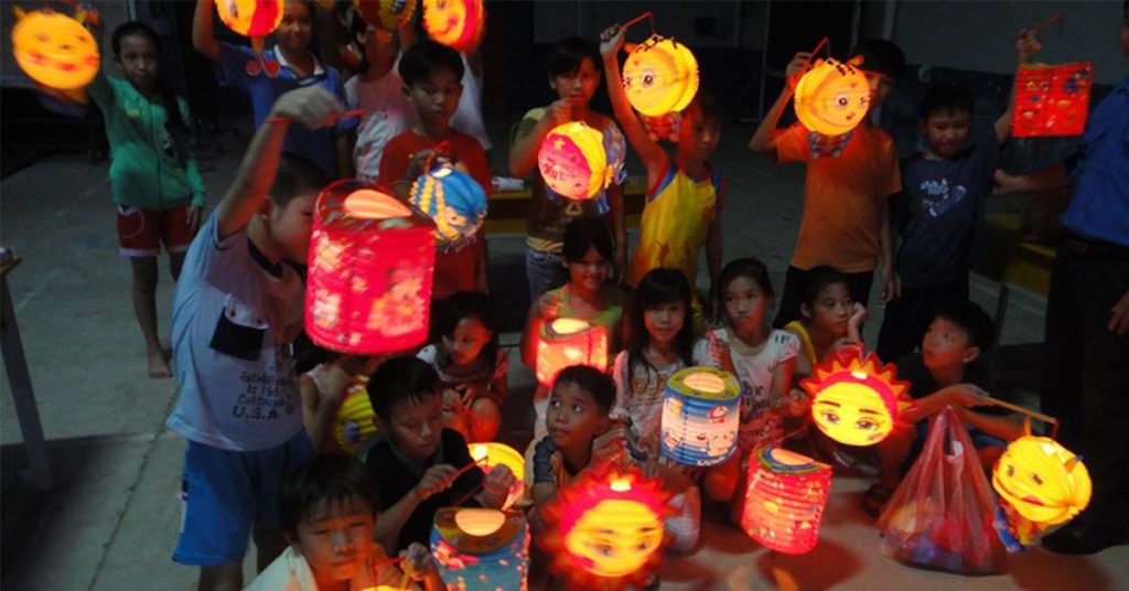 [HCM]50 lồng đèn Trung thu hình thú size lớn và 100 cây đèn cầy