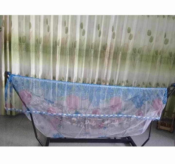 Mùng chùm võng chống mũi cho bé