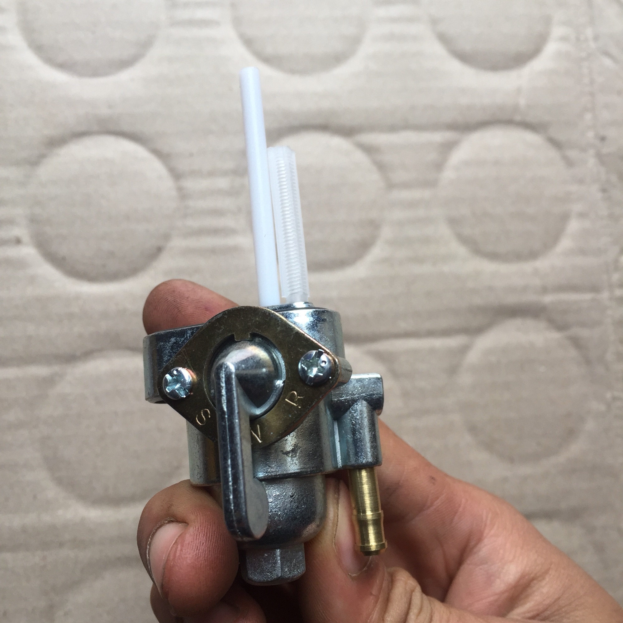 Van khoá bình xăng xe honda 67 CD