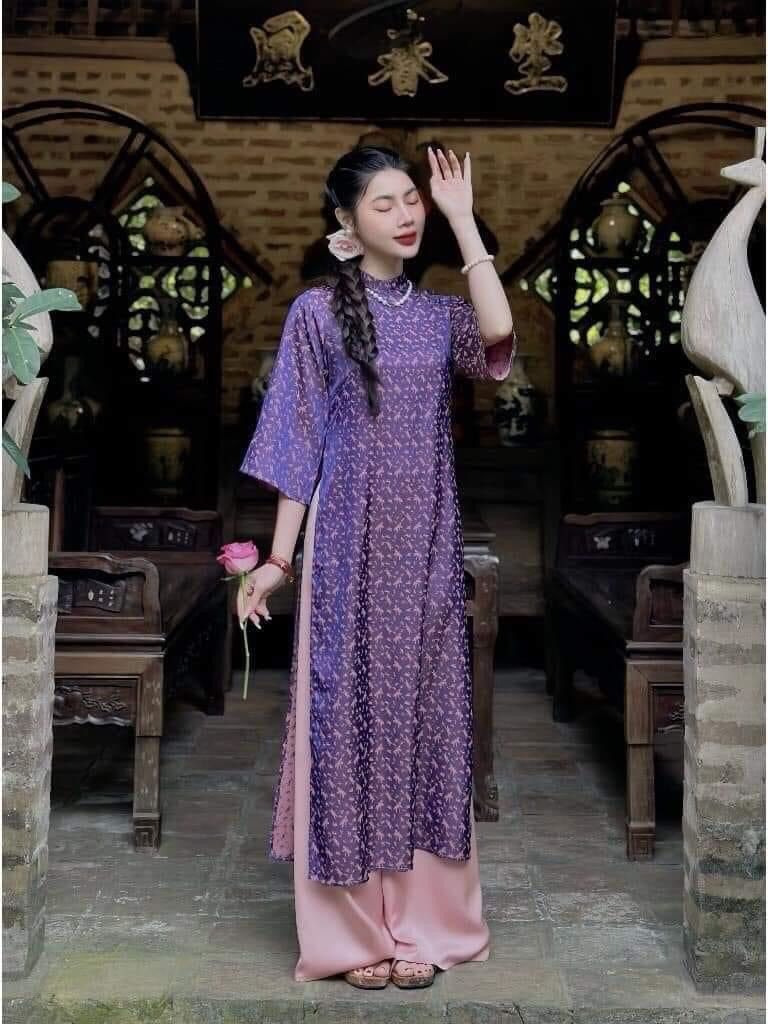 Áo dài truyền thống màu đỏ phối nơ điệu đà