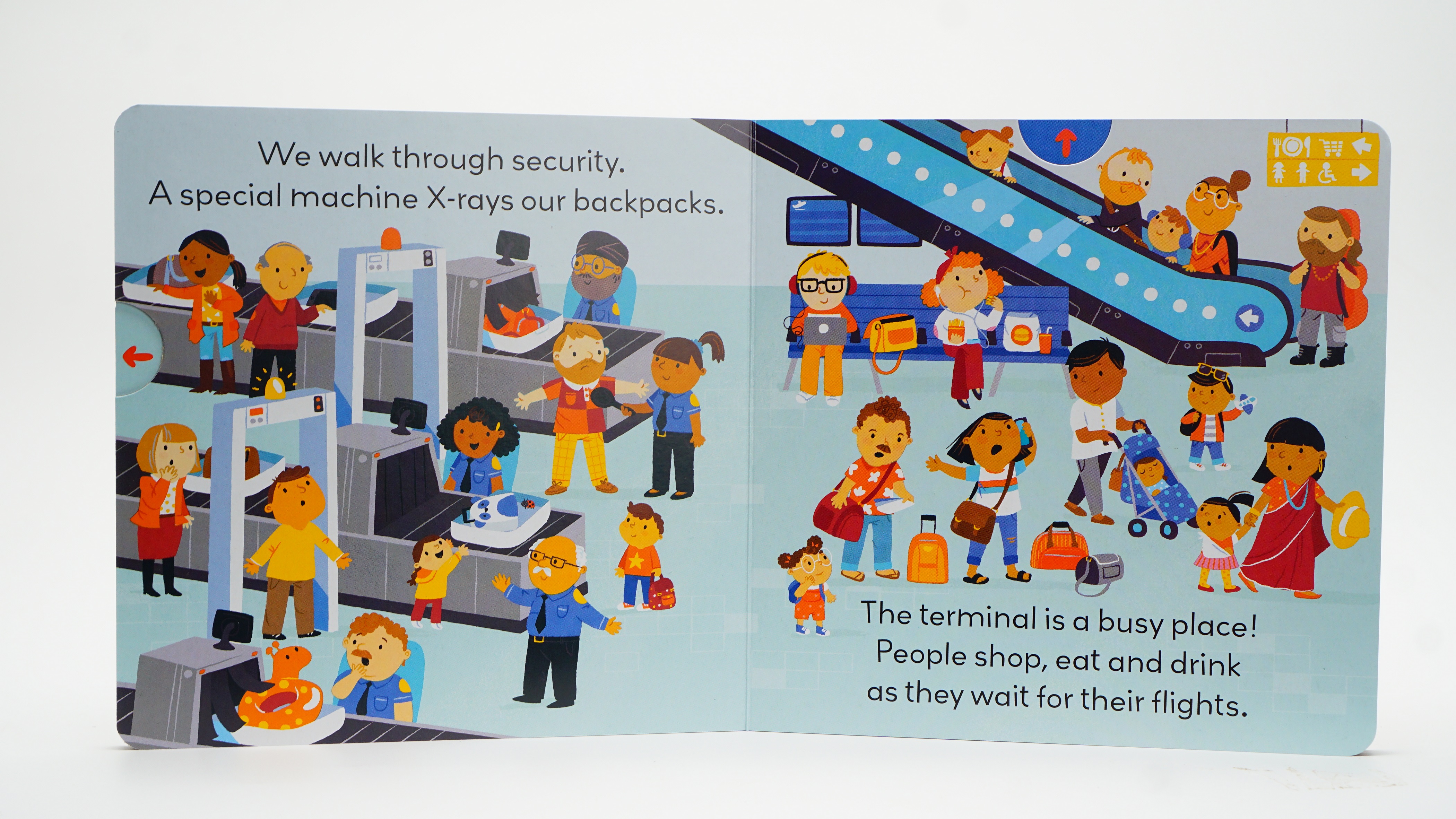 Little World: At the Airport : A push-and-pull adventure