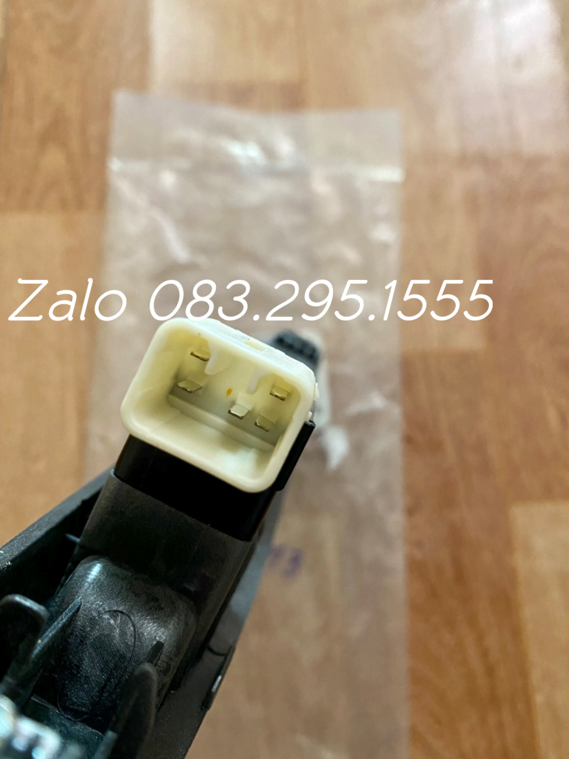 công tắc con lên xuống kính Matiz 3 , spark m200