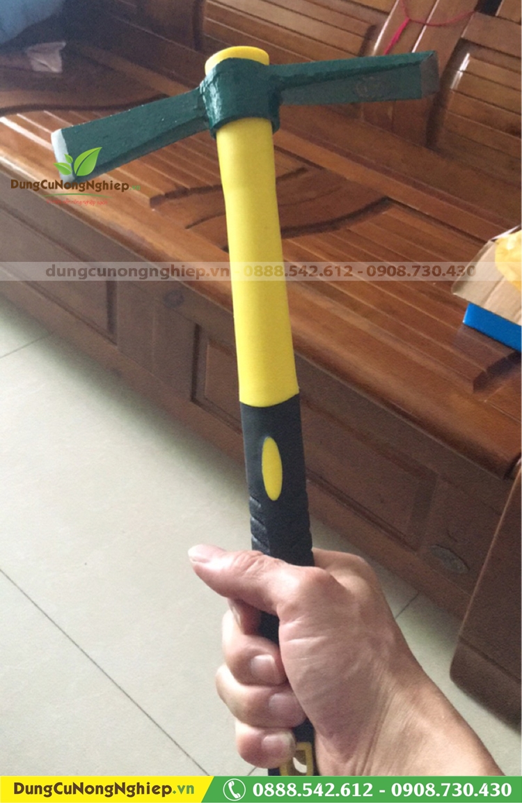 Cuốc chim cán vàng đen chống trượt