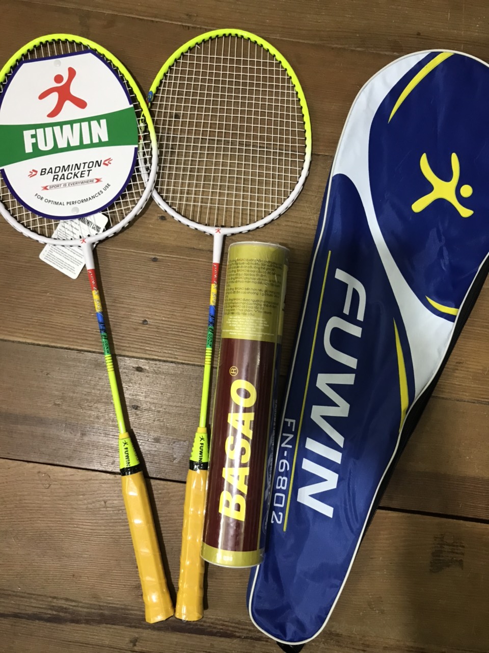 Combo 2 cây vợt cầu lông Fuwin tặng ngay 1 hộp cầu lông 10 quả
