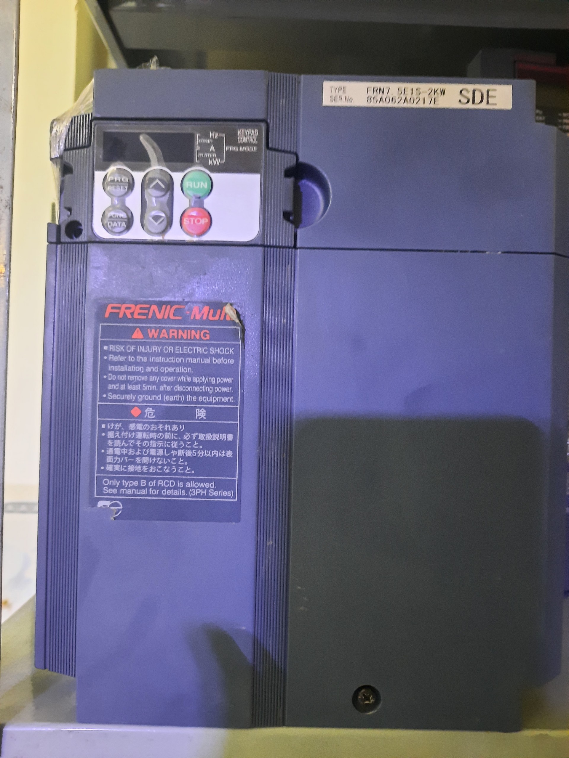 Biến tần Nhật 2,2kw 220v Tháo Máy