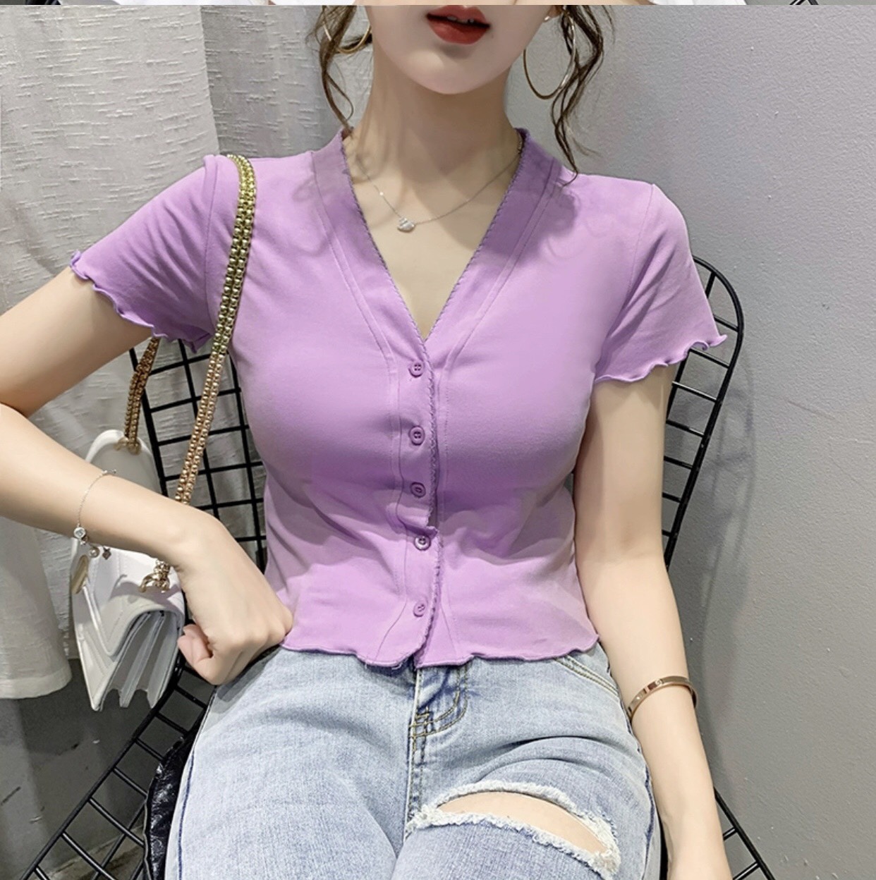 áo croptop đính 3 cúc giả thun gân