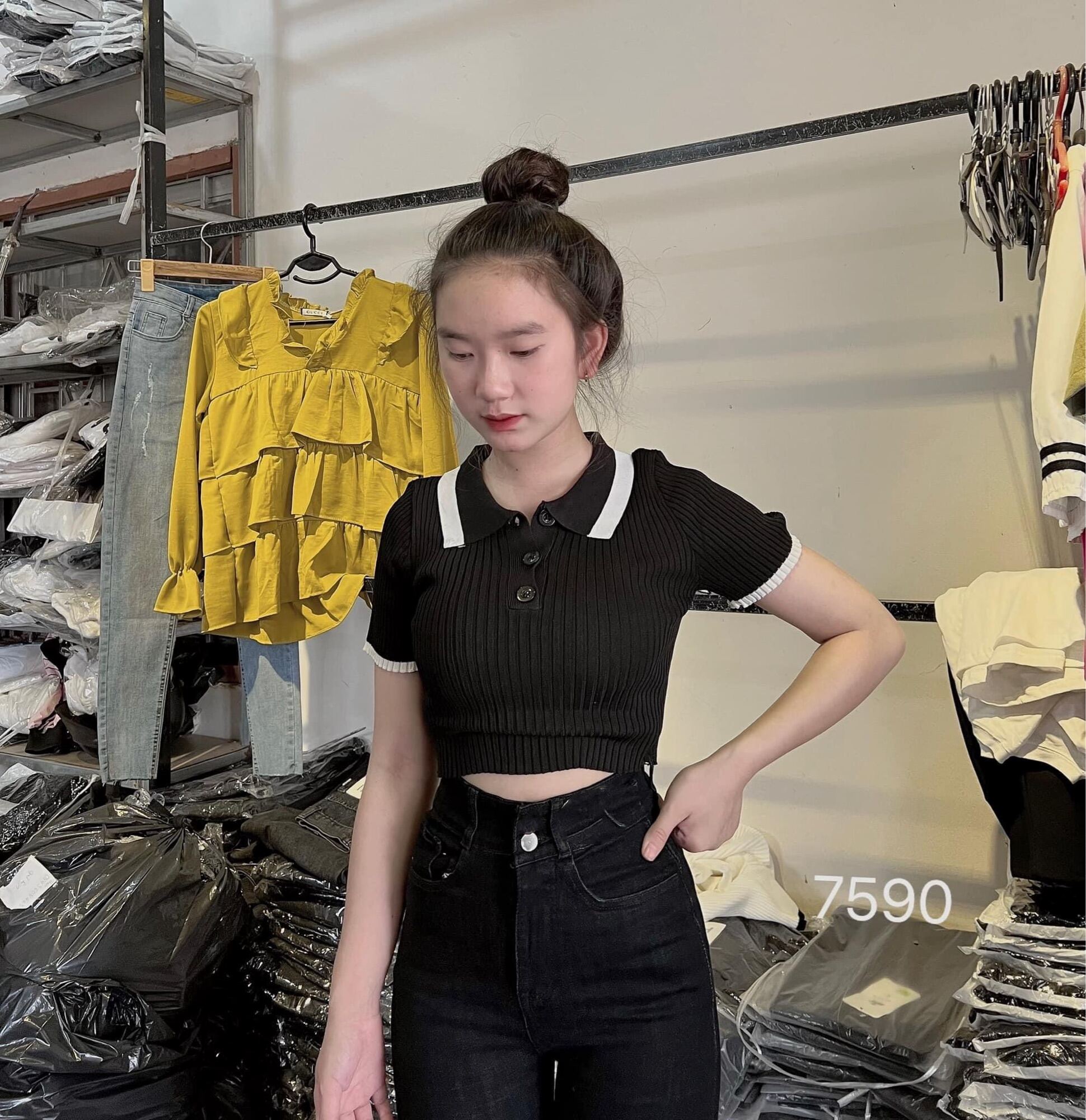 Set Jeans Dài Co Giãn Đen + Áo Croptop Phối Viền