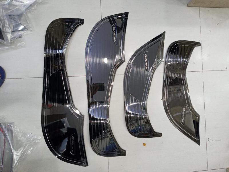 Ốp tapli cánh cửa cho xe Elantra 2019