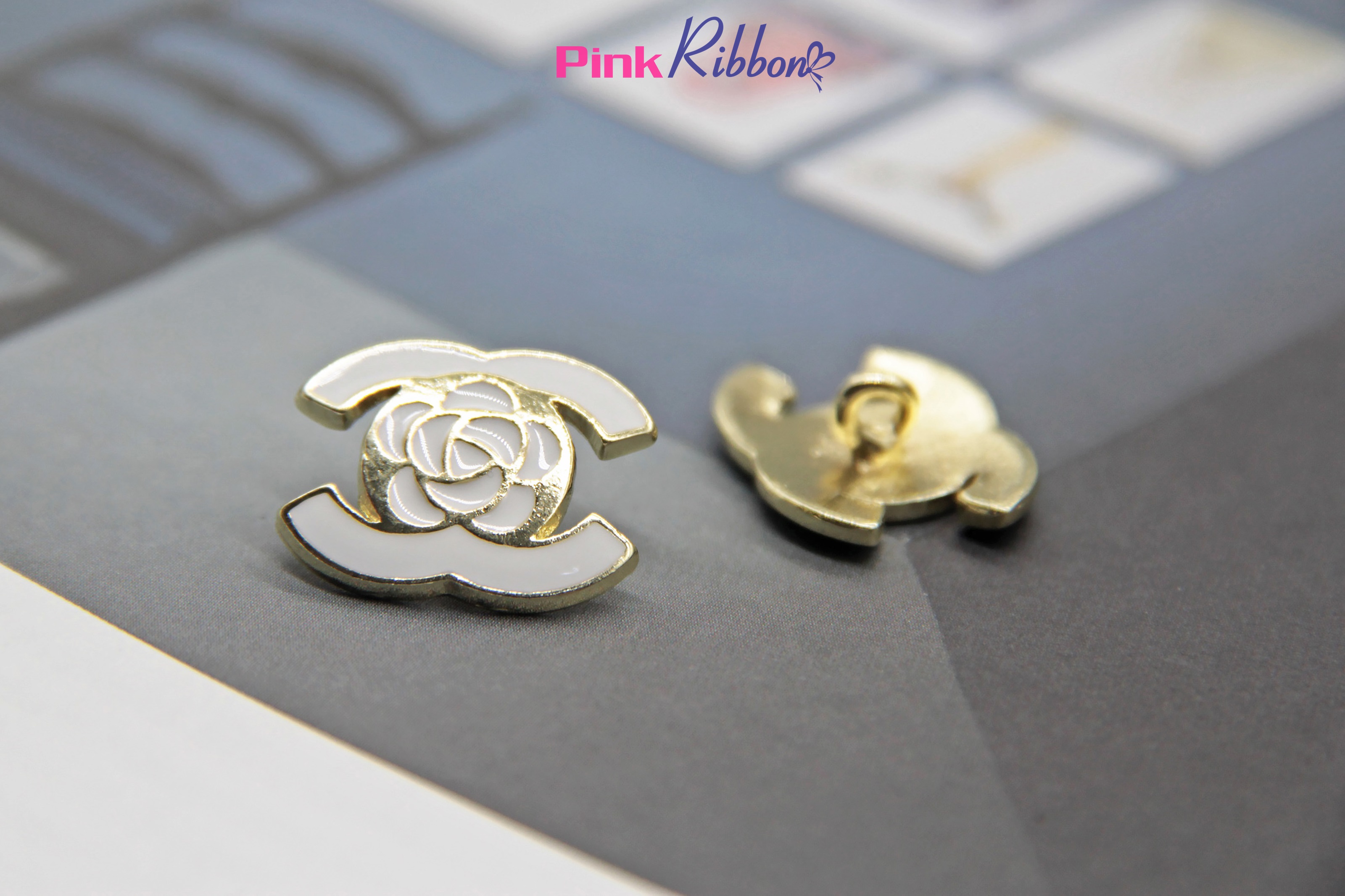 Charm chữ X hình hoa có tai treo màu đen-trắng làm phụ kiện tóc, phụ kiện thời trang