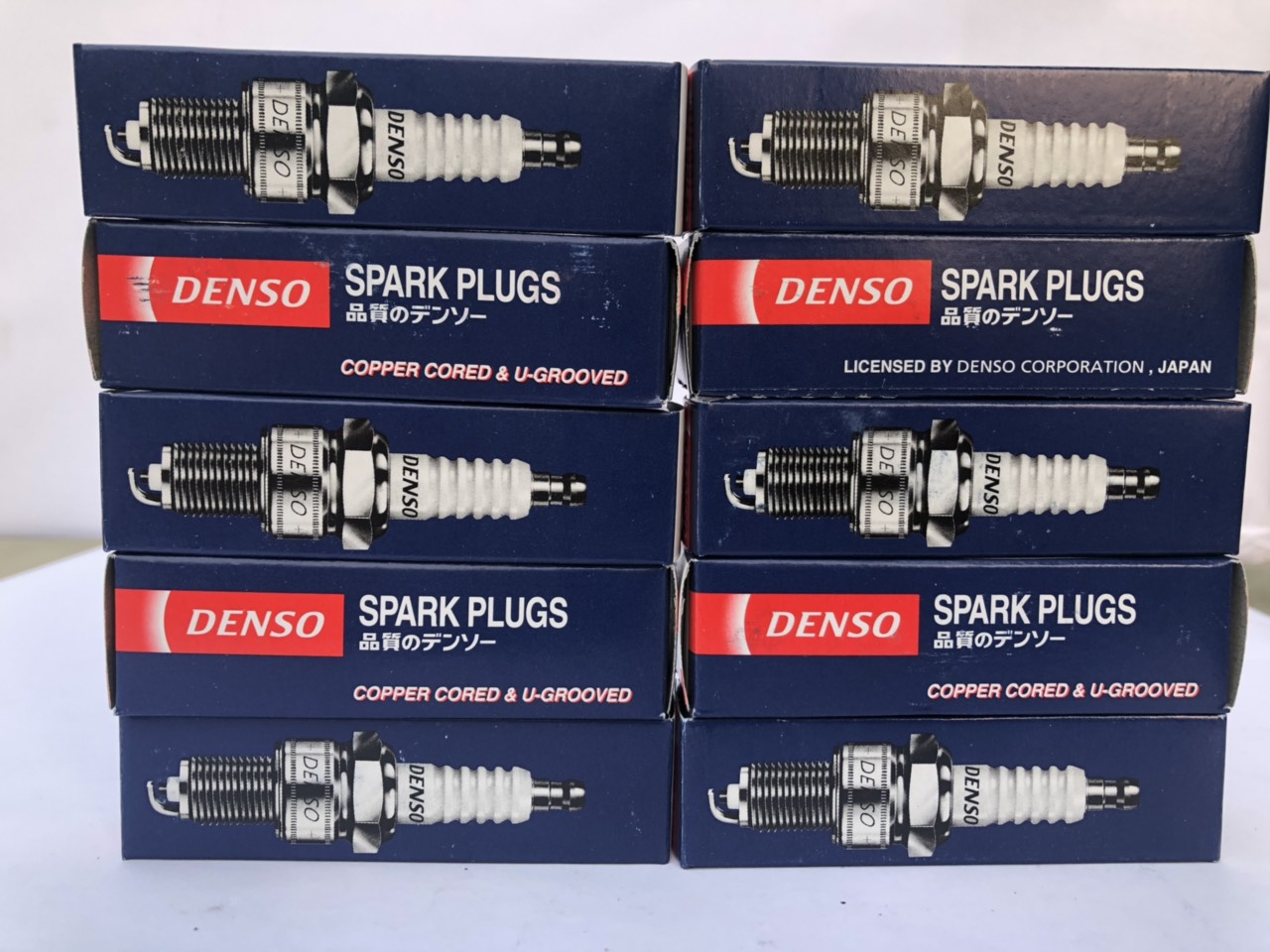 Bộ 4 chiếc bugi K16R-U11 nhãn hiệu DENSO cho xe ô tô
