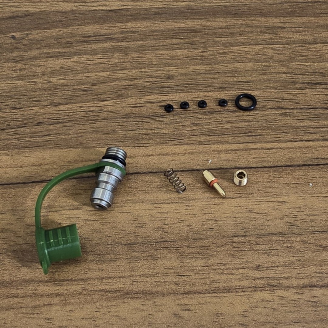 Van nạp một chiều chân 8mm nắp xanh