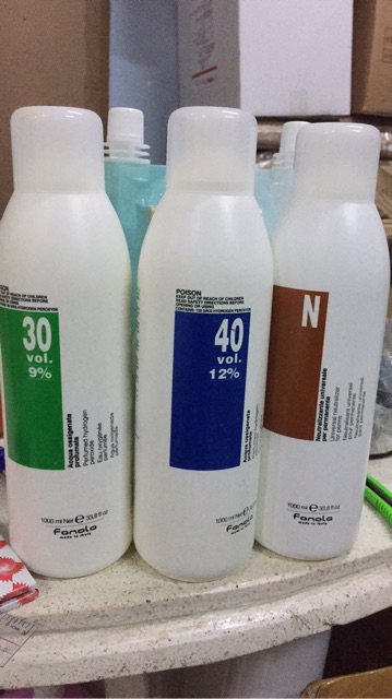 Oxy trợ nhuộm Fanola Perfumed Hydrogen Peroxide 1000ml ( New 2023 )