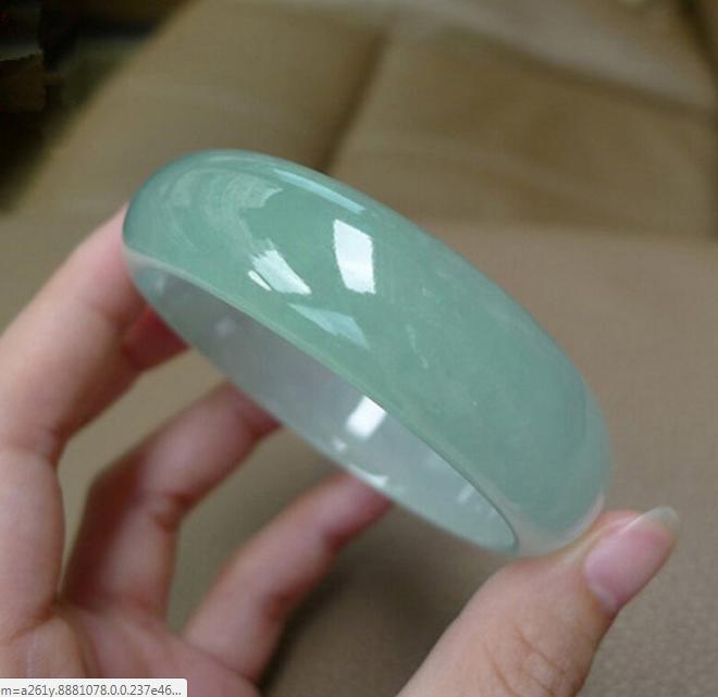Vòng phỉ thúy xanh nhạt