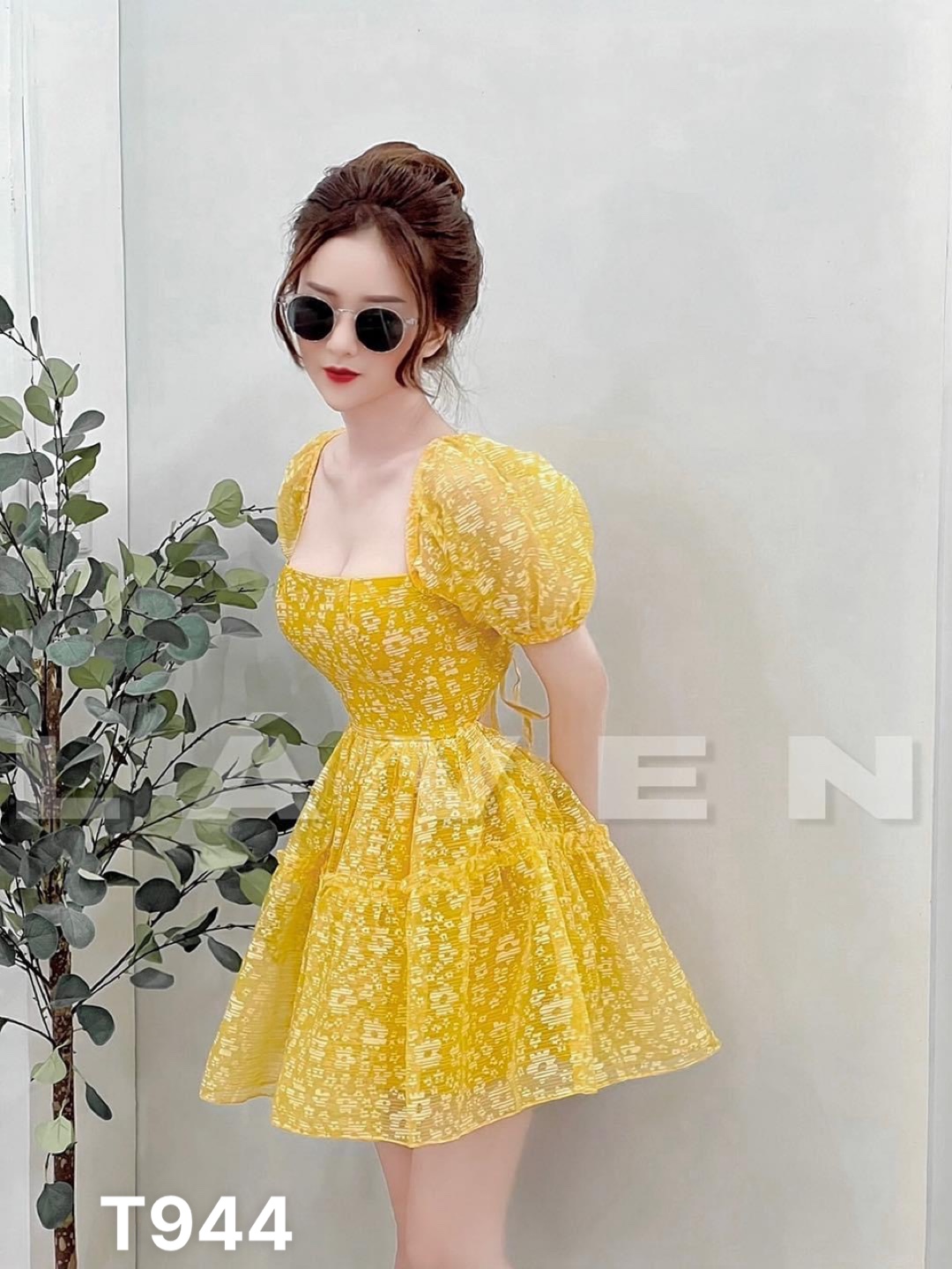 Đầm ren hoa nữ tay ngắn cổ u công chúa có lót trong T944