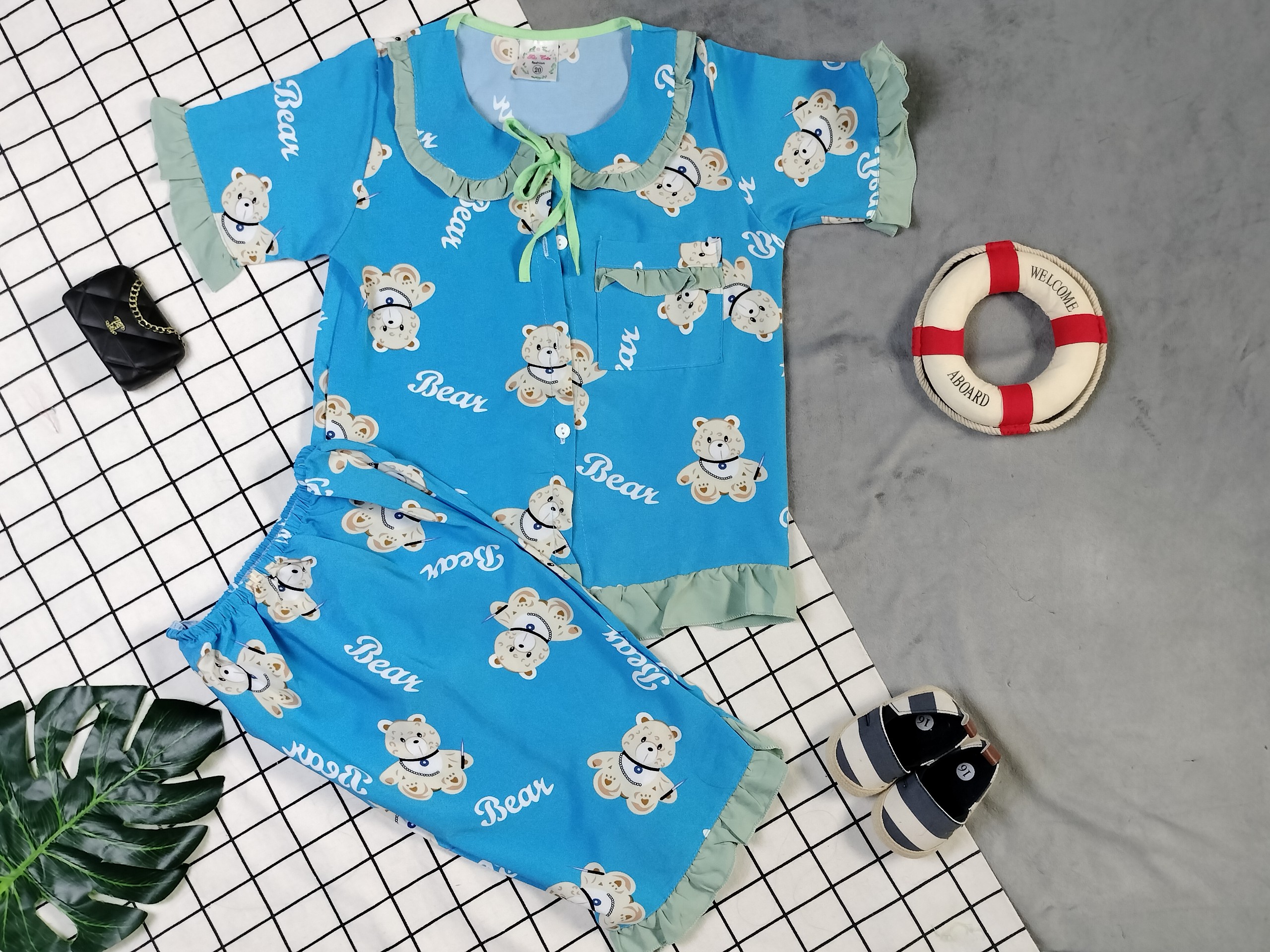 Bộ Lụa Viền Tay Ngắn Quần Lửng Bé (18-24kg) (giao màu ngẫu nhiên)