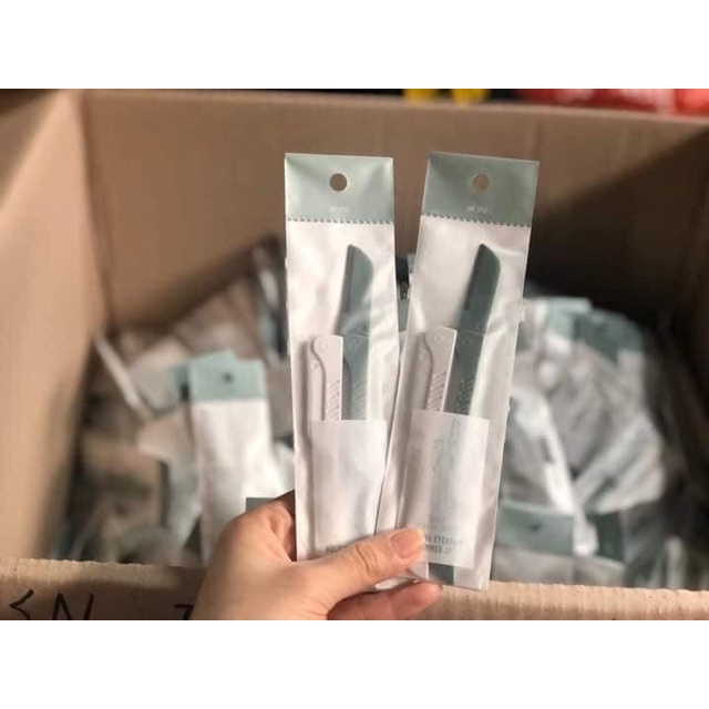 DAO CẠO LÔNG MÀY THE FACE SHOP FOLDING EYEBROW TRIMMER