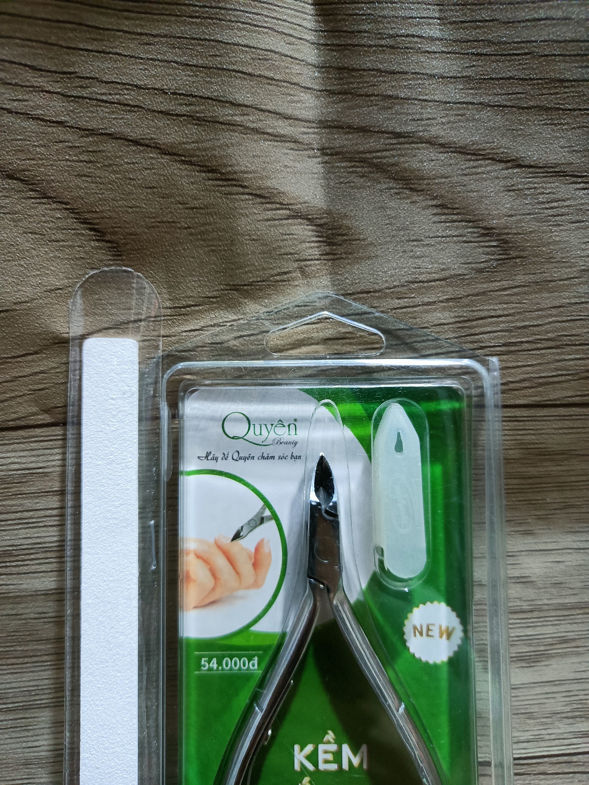 Kềm cắt da màu bạc QUYÊN D 205
