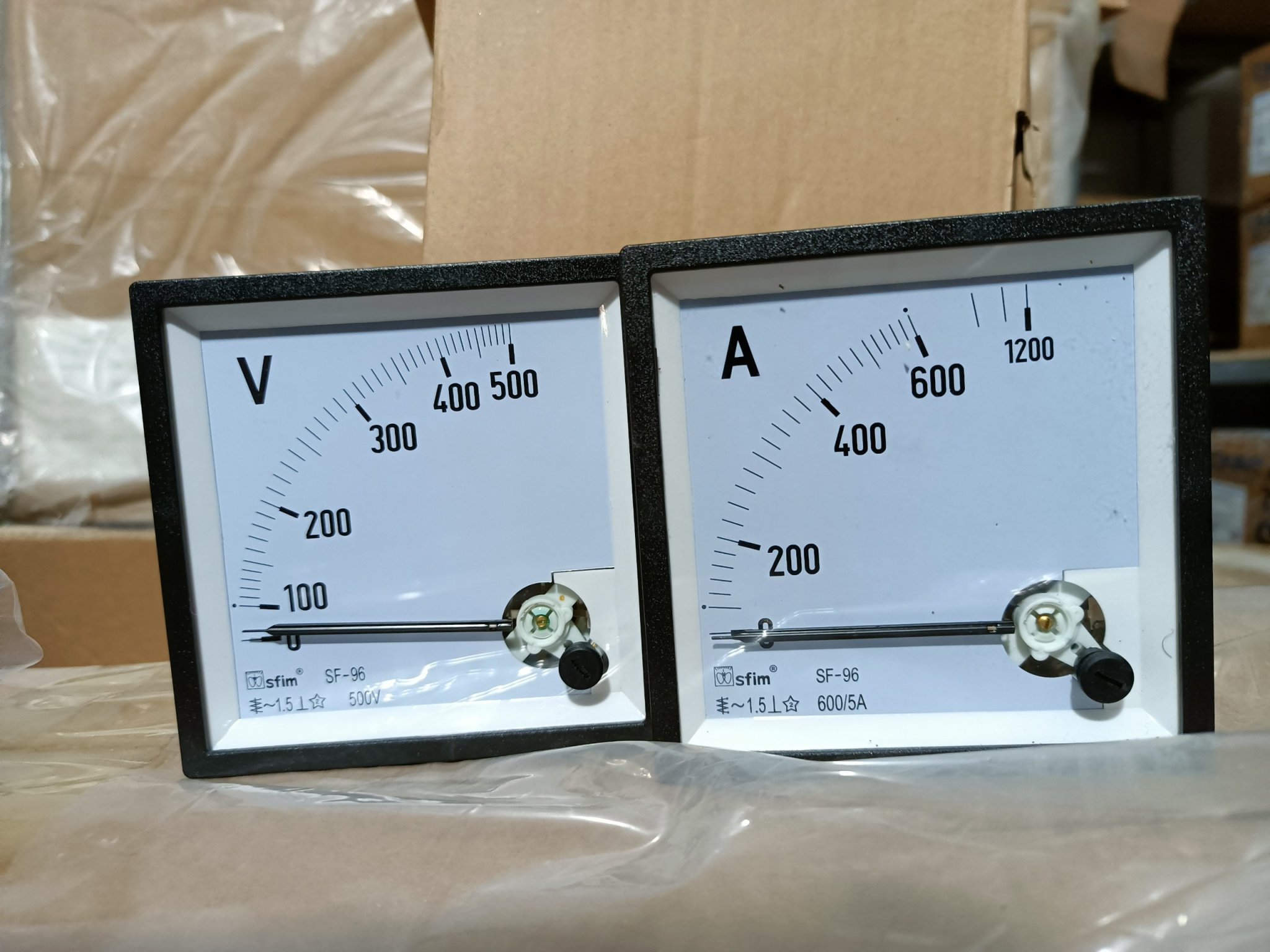 Đồng Hồ đo điện áp 500V