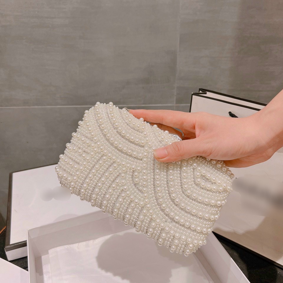 Clutch Cốp đính đá gợn sóng thời trang