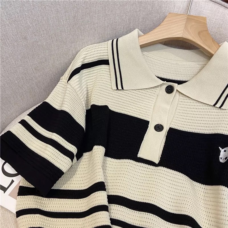 Áo croptop len dáng rộng cổ bẻ phối màu