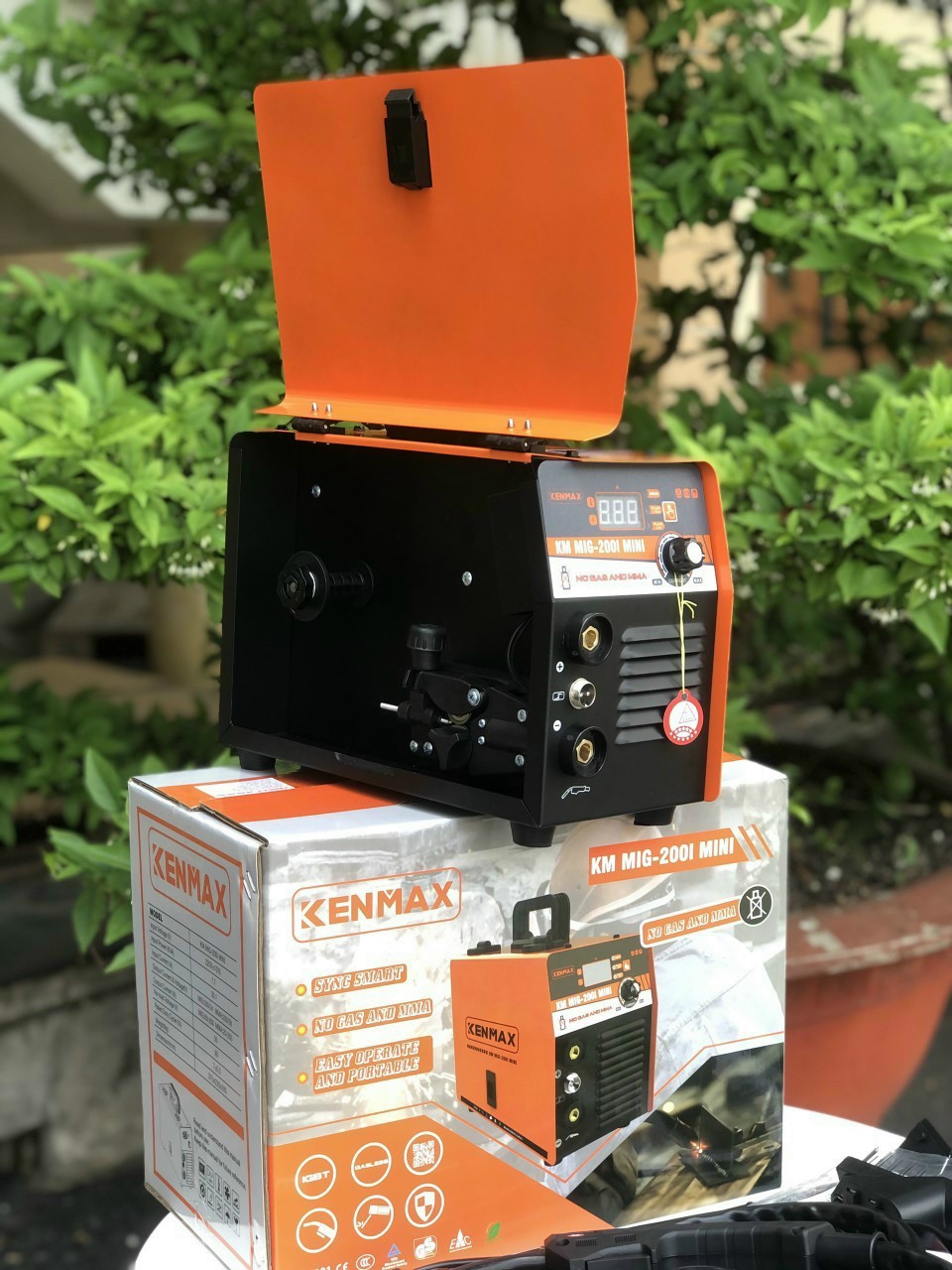 Máy hàn mig 2 chức năng KM Mig 200I KENMAX (Tặng kèm cuộn dây 1kg, hộp sáp hàn, chụp khí, 2 béc hàn)
