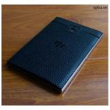 Dán Da IONE Blackberry Passport Da Bò Màu Đen