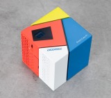 Máy chiếu Mini projector Android TV Smart Box Smart Cube P1 Quad core 4 nhân bluetooth (Xanh đỏ trắng)